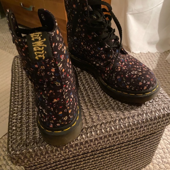 Docs… size 6, floral pattern. Not leather. Great pattern for spring. Worn twice - Picture 4 of 4